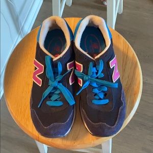 Women’s 7.5 New Balance tennis shoes